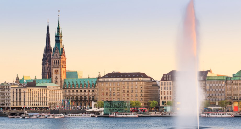 Hamburg Blick Innenalster, © Getty Images, Fabian Wentzel