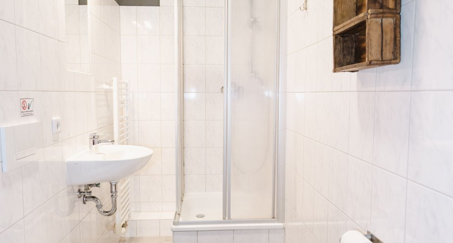 Bathroom, &copy; Luiza Puiu