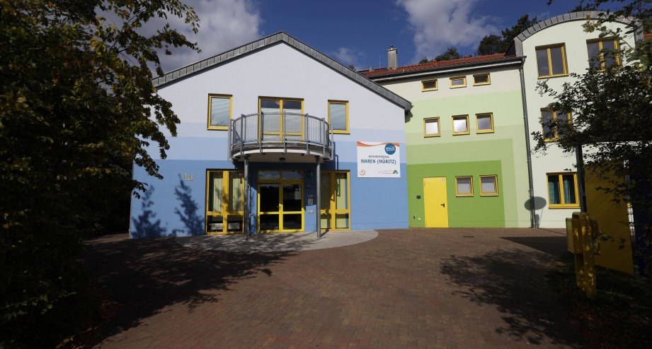 DJH-Waren_Eingang-outdoor.JPG, &copy; djh-mv