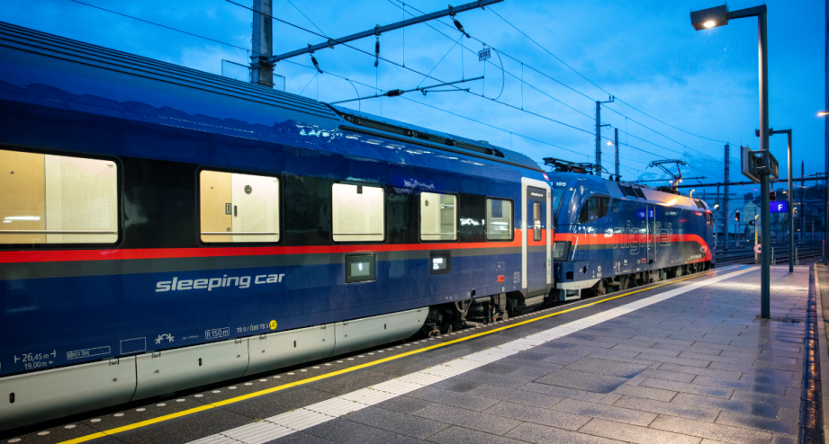 Nightjet außen Bahnhof nachts, © ÖBB / Harald Eisenberger