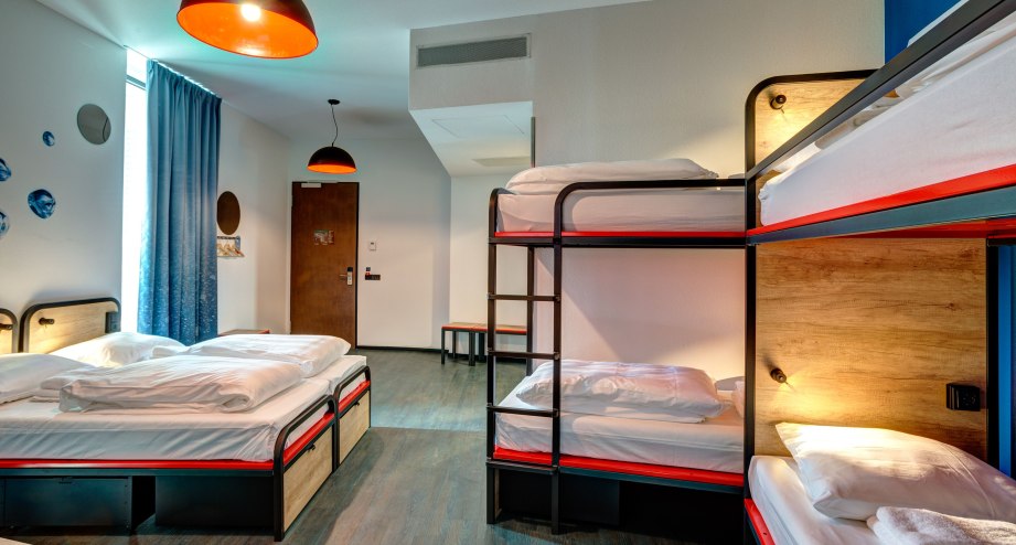 Beispielbild 6-Bett Zimmer, &copy; MEININGER Shared Services GmbH