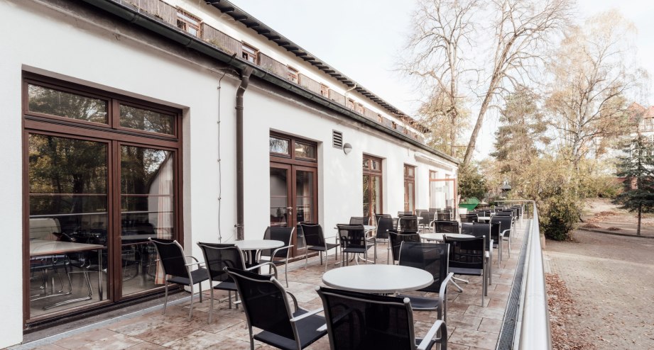 DJH-Heringsdorf_terasse-an-speisesaal.jpg, &copy; djh-mv