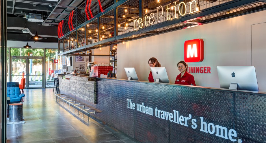 Rezeption, &copy; MEININGER Shared Services GmbH