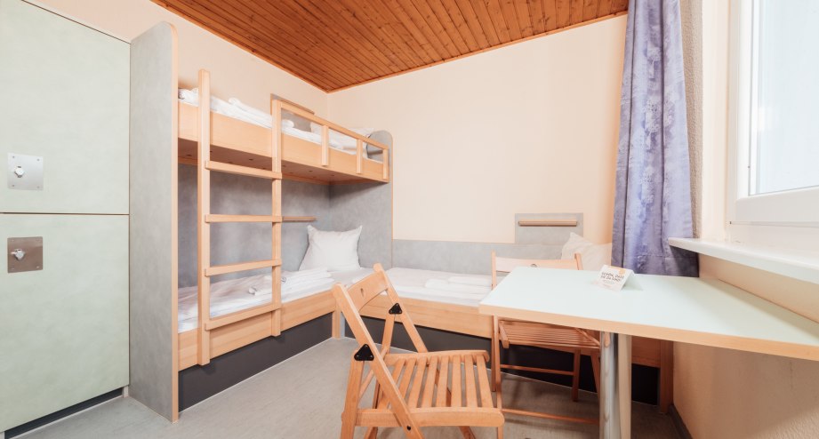 DJH-Stralsund_mehrbettzimmer3.jpg, &copy; djh-mv