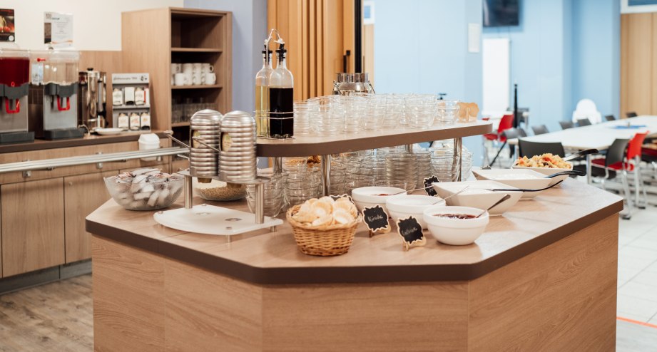 DanPetermann_DJH-Heringsdorf_buffet.jpg, © djh-mv
