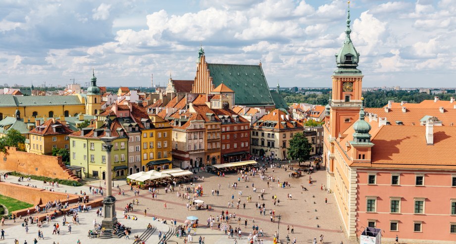 Luftaufnahme der historischen Altstadt von Warschau, Polen, © GettyImages, Alexander Spatari