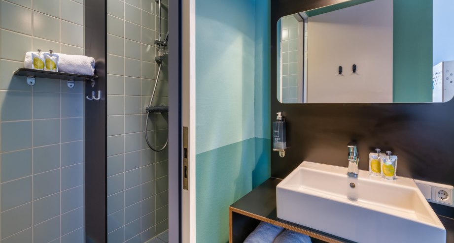 Beispielbild Badezimmer, &copy; Stayokay, Taco van der Werf