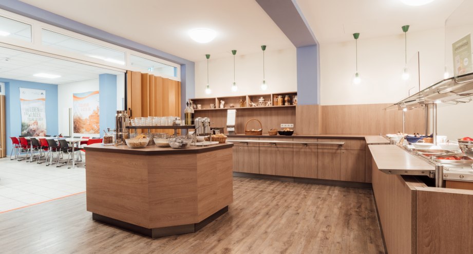 DJH-Heringsdorf_speisesaal-buffet.jpg, &copy; djh-mv