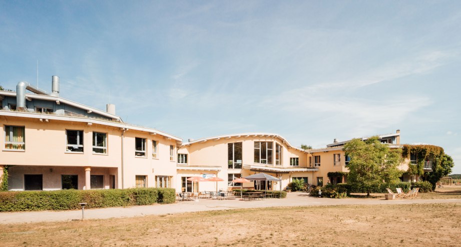 DJH-MV_Mirow_Haupthaus-Front.jpg, © djh-mv