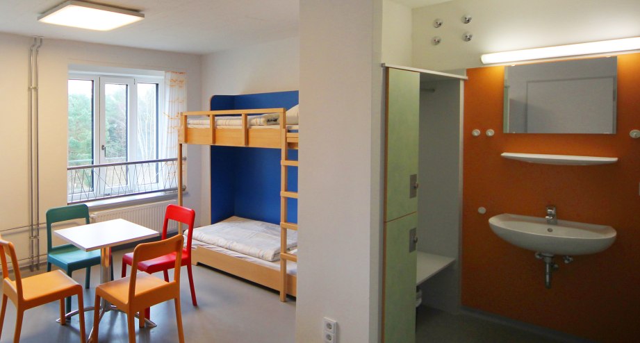 jh-prora-zimmer-Waschgelegenheit.jpg, © djh-mv