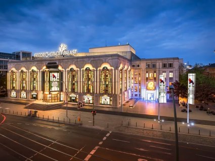 Hausansicht Friedrichstadt-Palast, © Foto_Bernd_Brundert Hausansicht Friedrichstadt-Palast, © Foto_Bernd_Brundert
