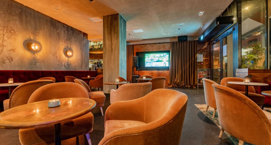 Hotel Bar, &copy; Generator Hostels Ltd.