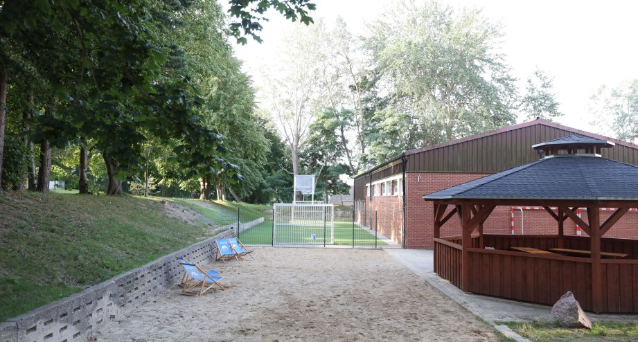 Gelaende-Sportplatz.JPG, &copy; djh-mv