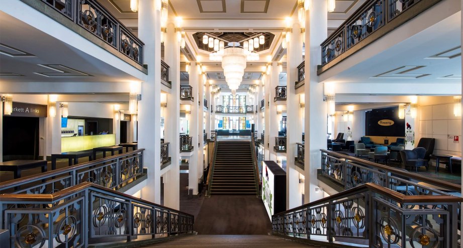 Foyer Friedrichstadt Palast, &copy; Foto_Bernd_Brundert