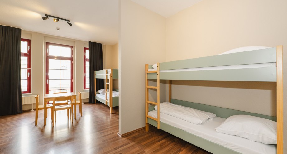 8 Bed Dorm, &copy; Luiza Puiu