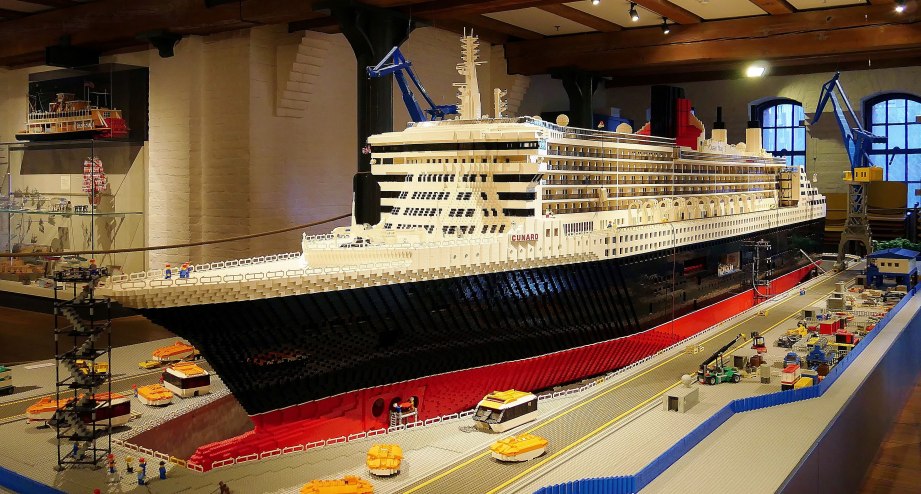 QM2 Lego, &copy; IMMH