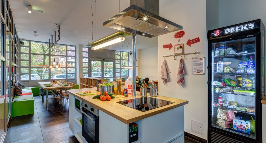 G&auml;stek&uuml;che MEININGER Hotel Hamburg City Center, &copy; MEININGER Shared Services GmbH