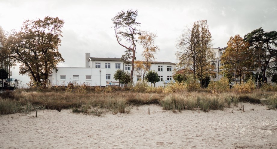 DJH-Binz_Ansicht-JH-vom-Strand.jpg, &copy; djh-mv