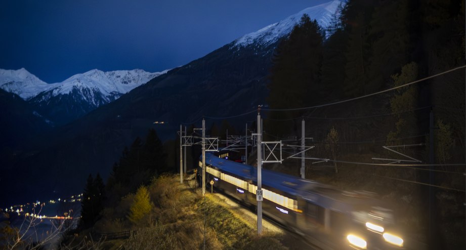 Nightjet nachts außen, © Nightjet Innenansicht Abteil groß