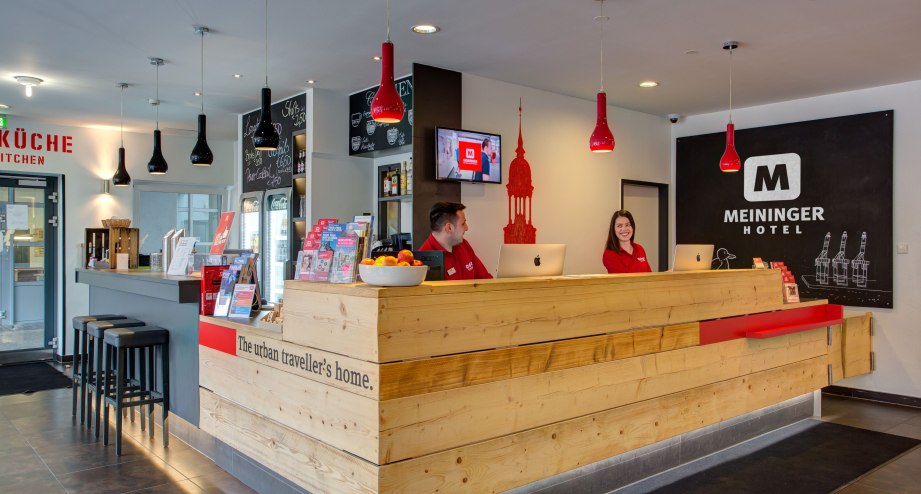 Rezeption MEININGER Hotel Hamburg City Center, &copy; MEININGER Shared Services GmbH