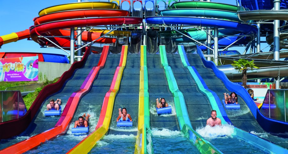 TE_GALAXY ERDING_Sommerrutschen_Rainbow Racer_Gruppe.jpg, © Therme Erding