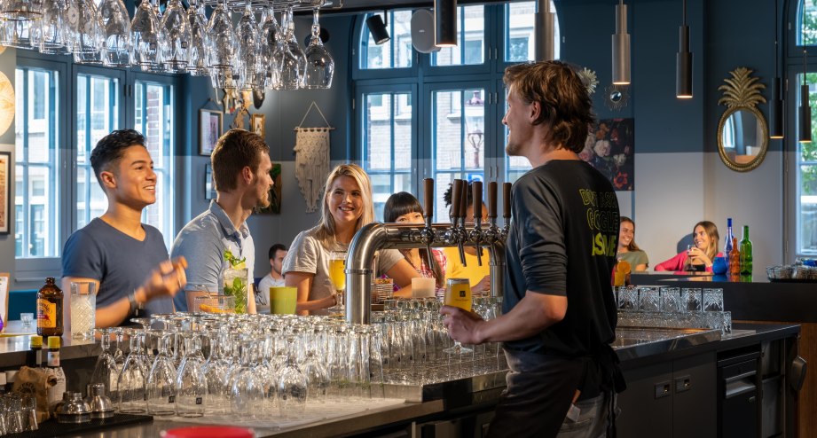 Bar Stayokay Amsterdam Oost, &copy; Stayokay, Taco van der Werf