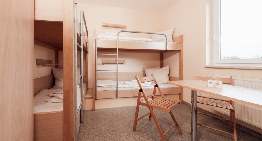 DJH-Stralsund_mehrbettzimmer2.jpg, &copy; djh-mv