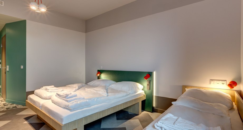 Beispielbild - 3 Bett Zimmer, &copy; MEININGER Shared Services GmbH