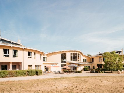 DJH-MV_Mirow_Haupthaus-Front.jpg, &copy; djh-mv