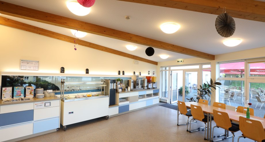 DJH-Sellin_Buffet-Speisesaal-Terrassenzugang.JPG, &copy; djh-mv