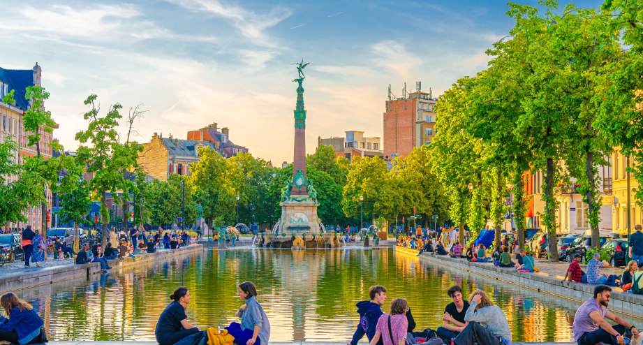 Brüssel Klassenfahrten Wasser sitzen, © Getty Images, Aliaksandr Antanovich