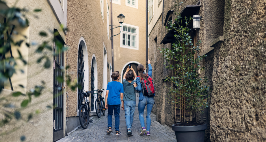 Teenager Sightseeing in Salzburg 2, © Getty Images Imgorthand