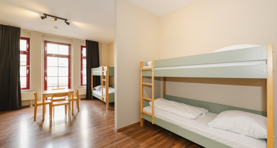 8 Bed Dorm.jpg, &copy; Luiza Puiu