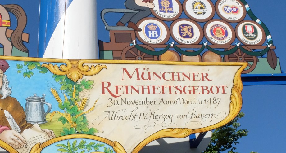 Altstadt_Viktualienmarkt_Maibaum_Reinheitsgebot2_PW-1.jpg, © Stattreisen München e.V.
