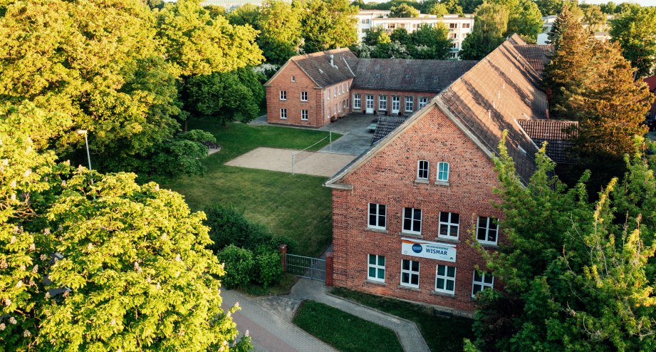 DJH-Wismar_Luftbildaufnahme.jpg, &copy; djh-mv