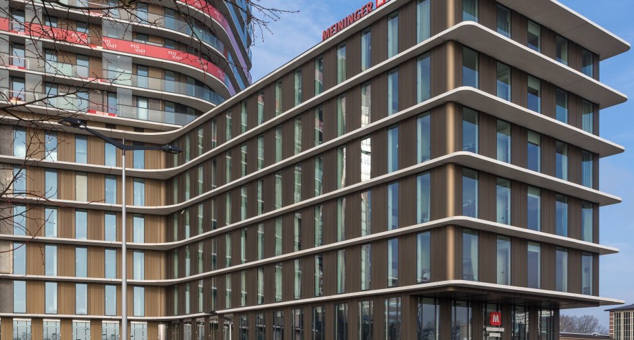 Außenansicht- MEININGER Hotel Amsterdam Amstel, © MEININGER Shared Services GmbH