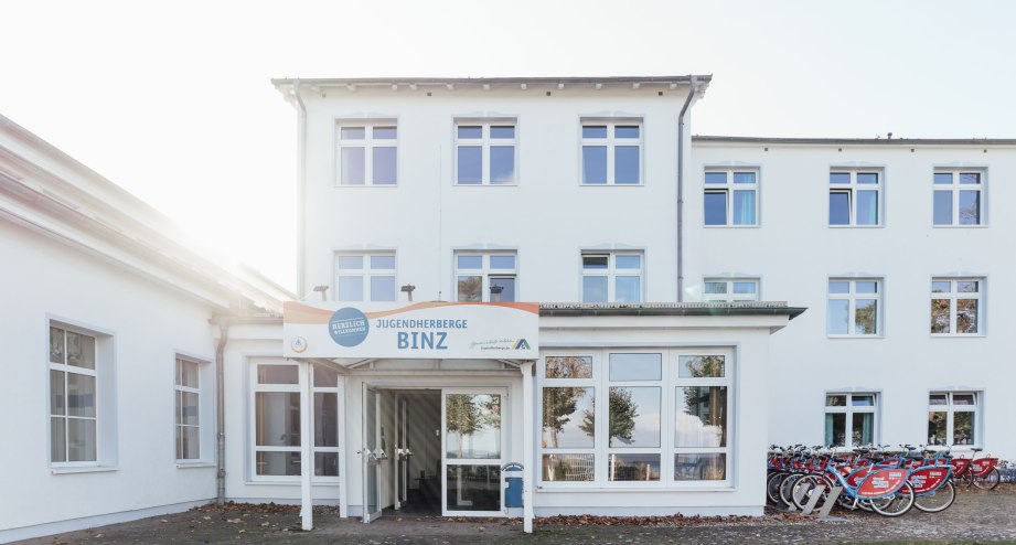 DJH-Binz_Ausgang-zum-Strand.jpg, &copy; djh-mv