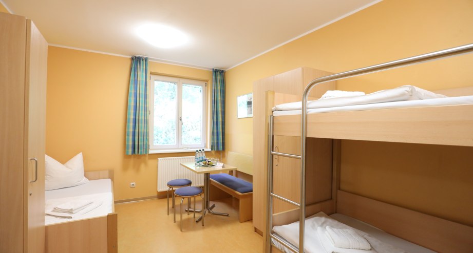 DJH-Waren_Mehrbettzimmer.JPG, &copy; djh-mv
