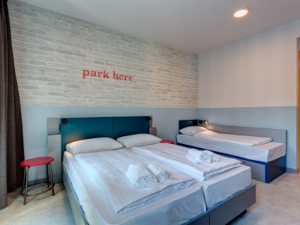 Dreibettzimmer, &copy; MEININGER Shared Services GmbH