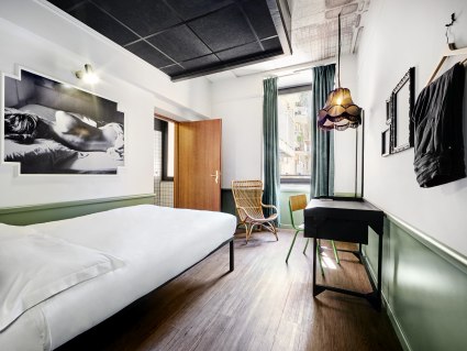 generator-rome-private-room-deluxe-queen.jpg, &copy; Generator Hostels Ltd.
