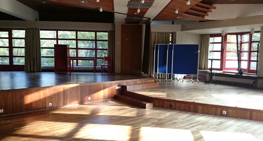 Seminarraum mit Bühne, © DJH Berlin  - Am Wannsee