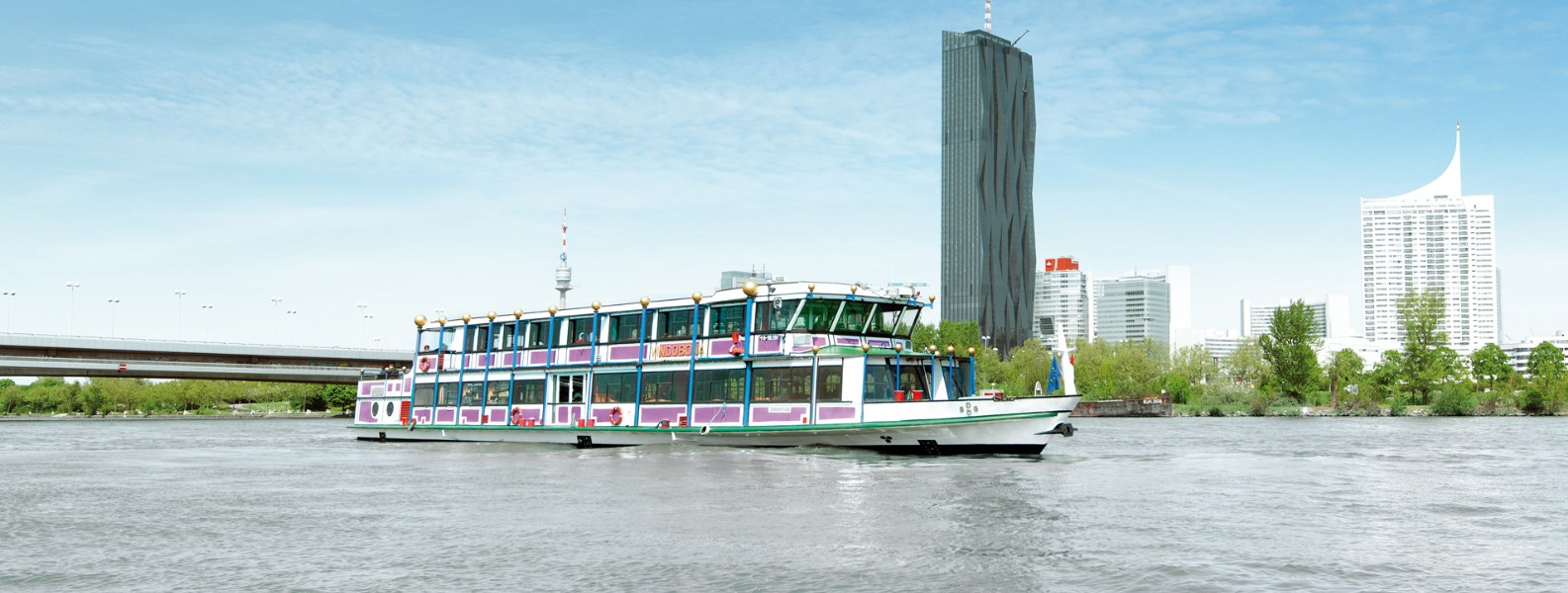 Klassenfahrten Schifffahrten HeroImage MS Vindobona , © (c) DDSG Blue Danube LOW