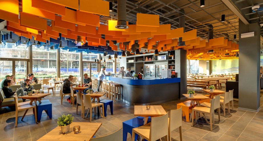 Hotelbar .- MEININGER Hotel Amsterdam City West, &copy; MEININGER Shared Services GmbH