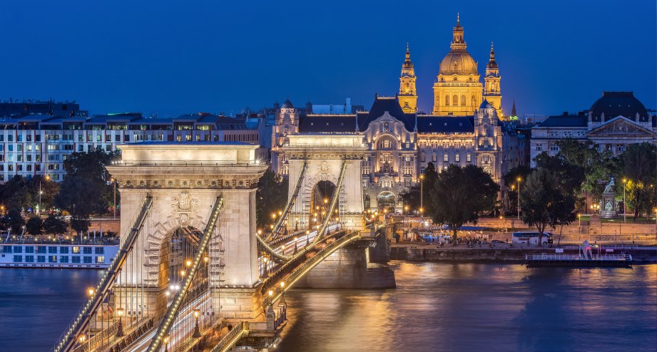 Bahnhit Budapest Kettenbr&uuml;cke, &copy; GettyImages, Chan Srithaweeporn 