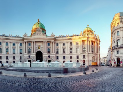 Im Schatten der Hofburg Wien Stadtführung, © GettyImages TomasSereda