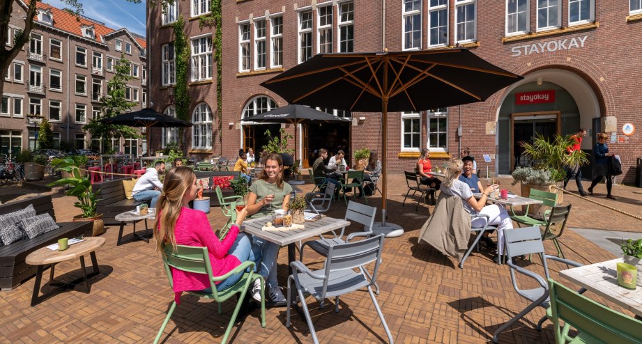 Terrasse Stayokay Amsterdam Oost, &copy; Stayokay, Taco van der Werf
