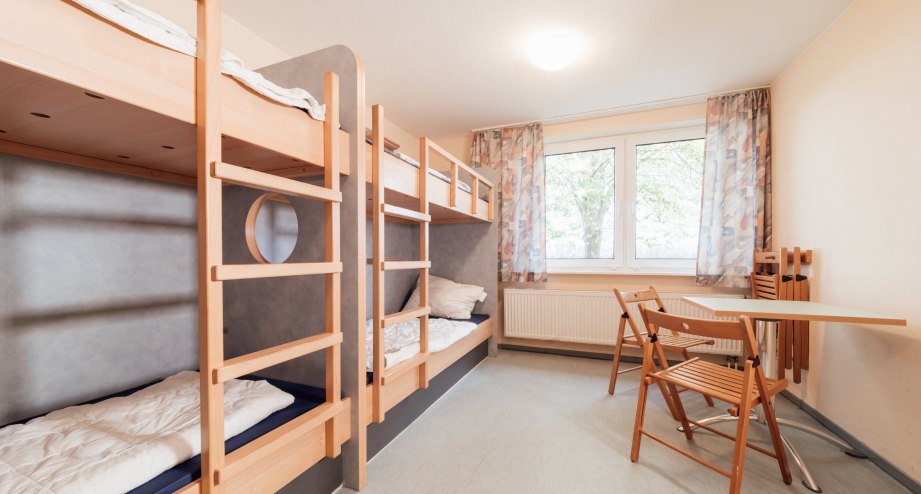 DJH-Stralsund_mehrbettzimmer4.jpg, &copy; djh-mv