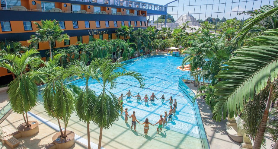 TE_Wellenbad_Herzform_Hand in Hand-neu.jpg, © Therme Erding