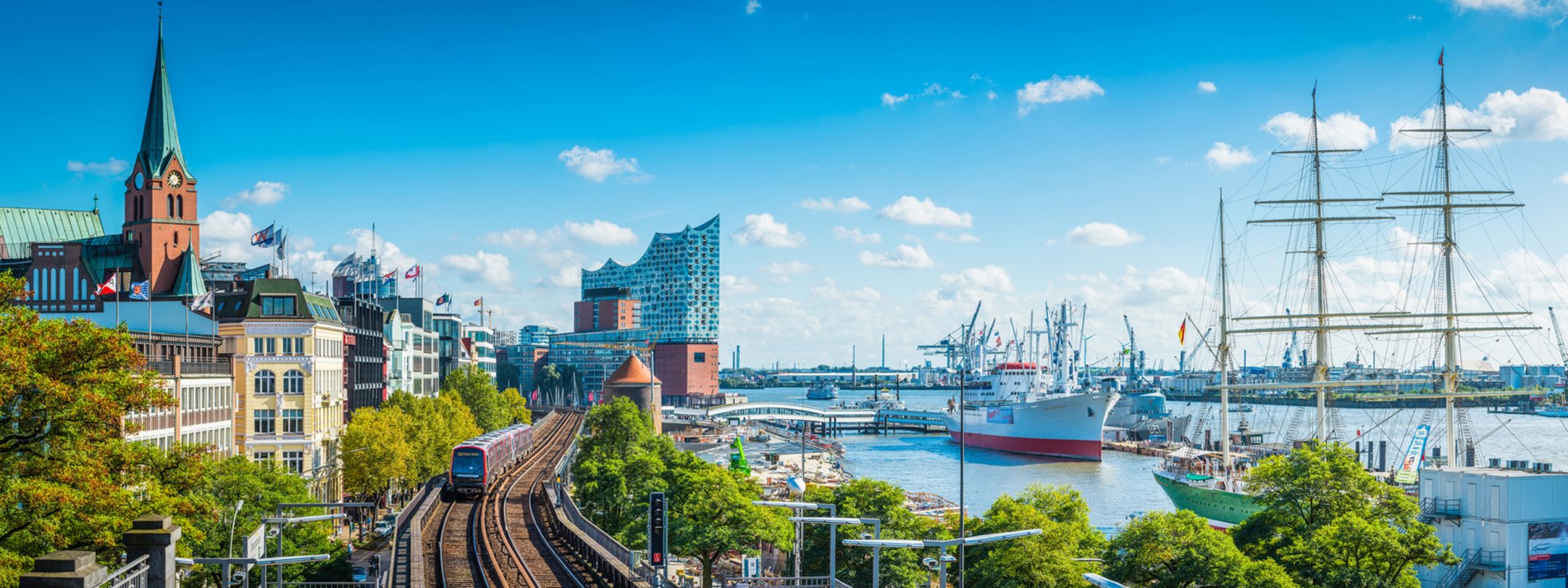 Hafenpromenade in Hamburg im Frühling - BAHNHIT.DE, © getty, Foto: fotoVoyager Hafenpromenade in Hamburg im Frühling - BAHNHIT.DE, © getty, Foto: fotoVoyager