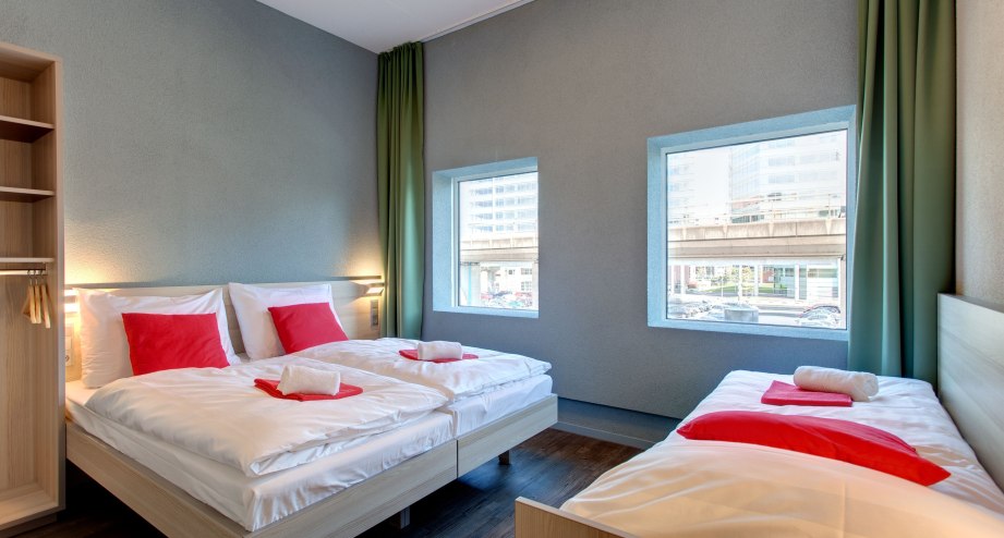Beispielbild - 3-Bett-Zimmer, &copy; MEININGER Shared Services GmbH